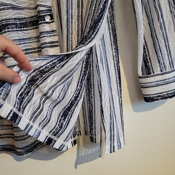 Chico's Travelers Button Down Long Sleeve Sheer Navy Blue White 1 Medium 8 - Picture 7 of 10